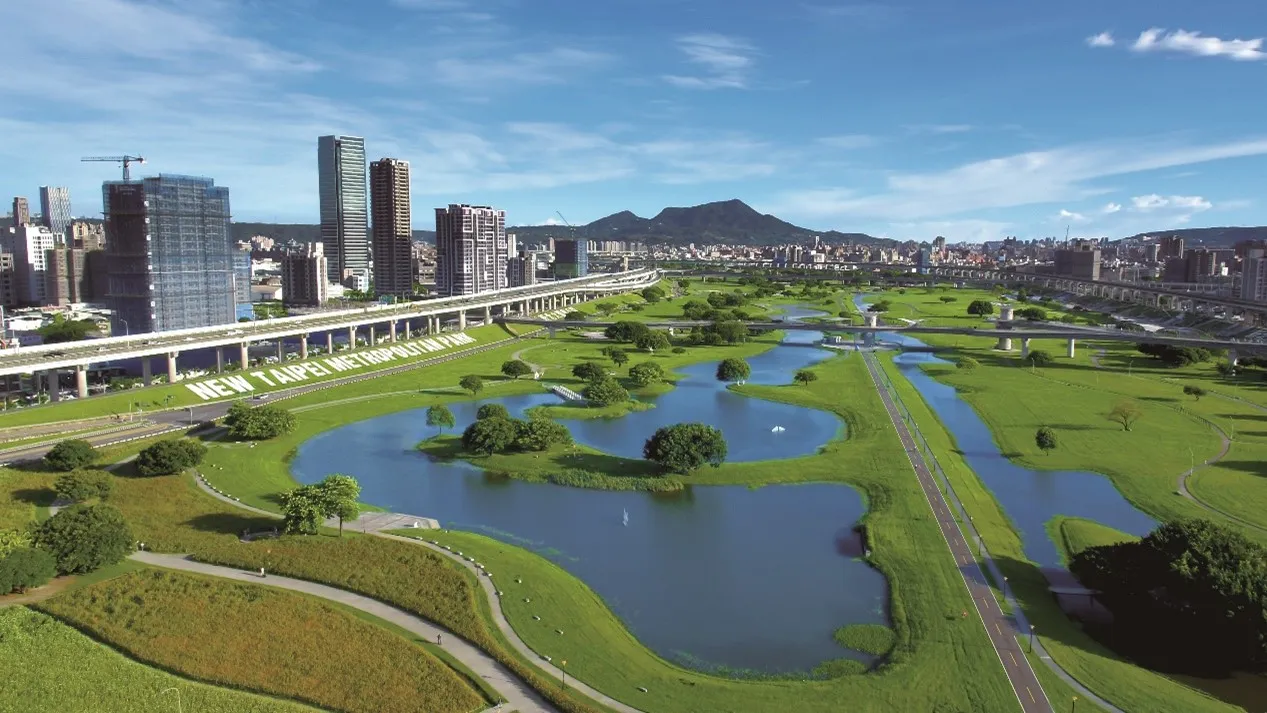 424公頃的新北大都會公園距離都廳大院僅1.9公里。