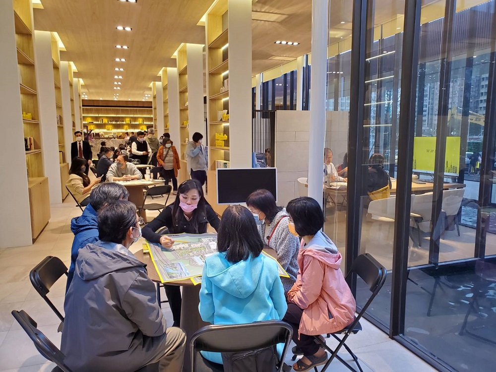 百年一遇市政捷運宅「都廳大院」規劃2~4房，吸引許多自住、換屋客看房。